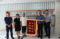 搶修污水管為民解憂，居民夸贊送錦旗