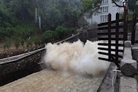 暴雨傾城，水控人冒雨排澇保暢通，守土盡責(zé)保供水安全！